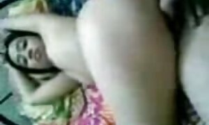 खुले मैदान में चिकन और मुझे सेक्सी फिल्म चाहिए आदमी बकवास